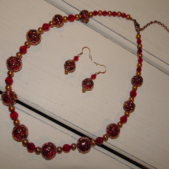 Handcrafted artisanal necklace & earring set in deepest red - Bold Version - Picture 7 of 7